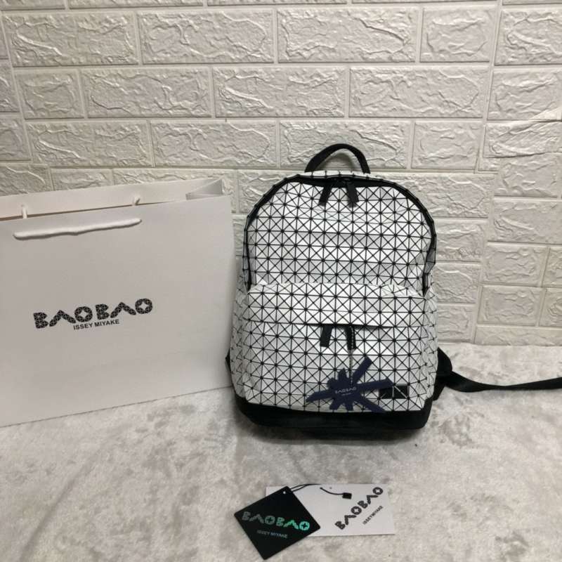 Picture of Issey Miyake Lady Handbags _SKUfw85977843fw